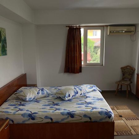 Quiet Garden Ground Floor Apartment Bucureşti Exterior foto